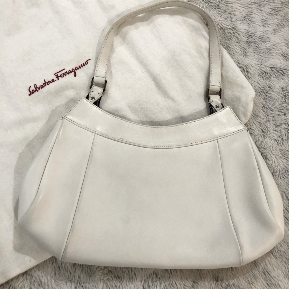 🤍 Salvatore Ferragamo White Leather Purse with Solid Wood detail 🪵🤍 - Picture 3 of 7